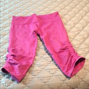 Lululemon size 8 pink crop pants